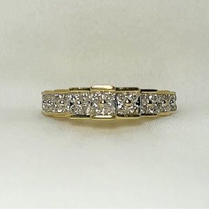 0.50 ctw Round Diamond Tiered Pyramid-Style Ring in 10kt Yellow Gold